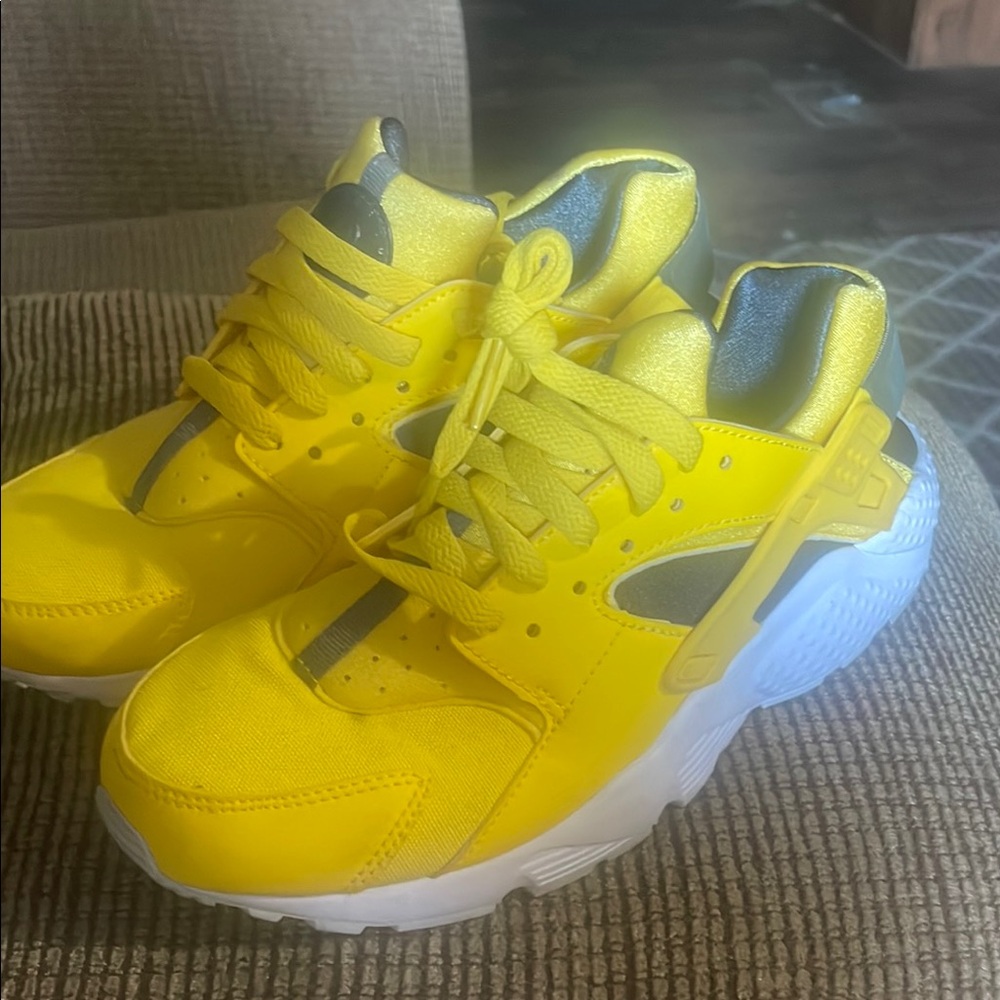 Nike Yellow and White Sneakers Modern Chunky Design